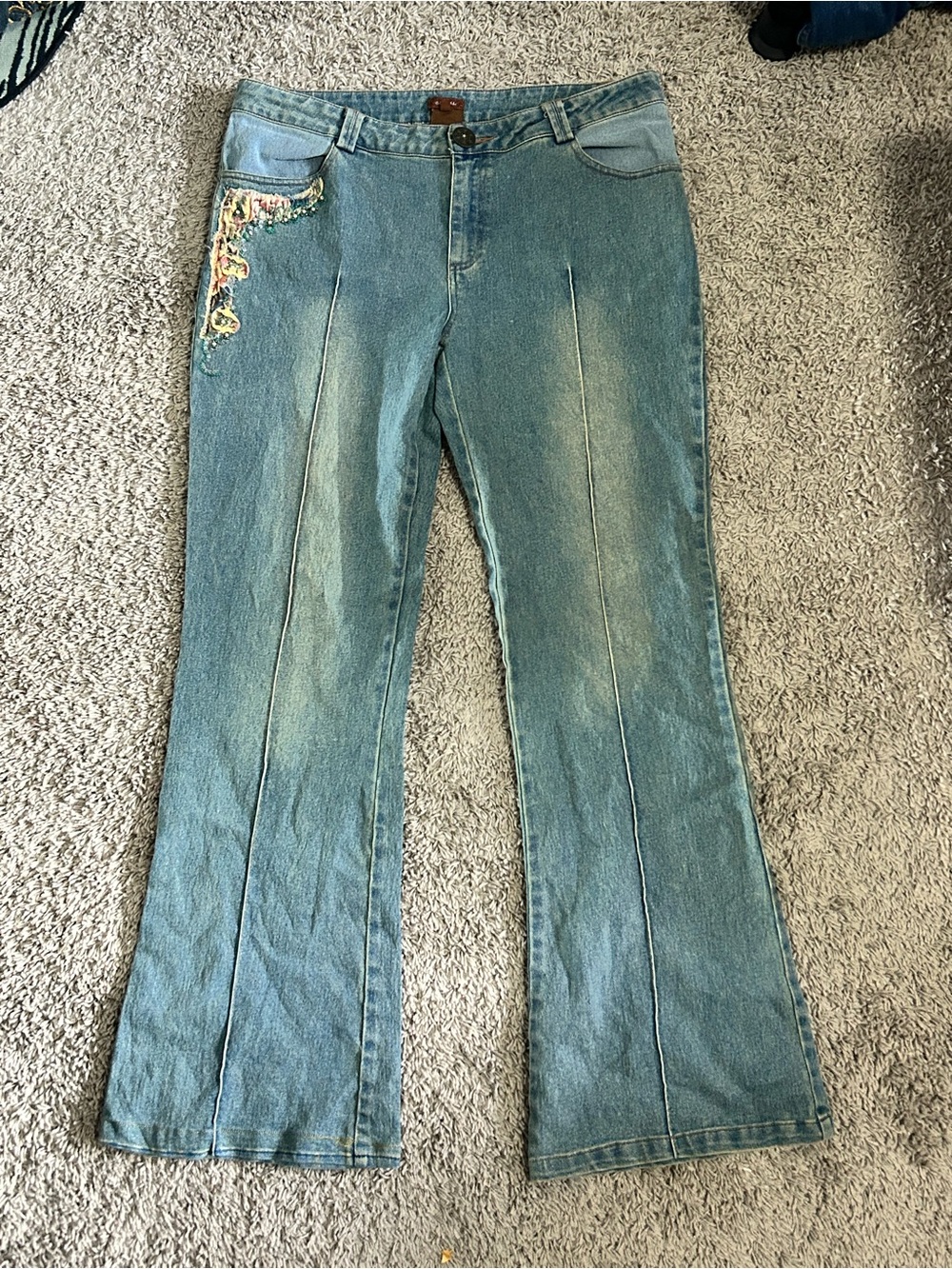 34x32 Women’s Light Blue Embroidered Flare Jeans